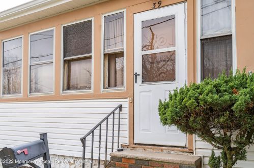 39 Race St, Nutley, NJ 07110-2627