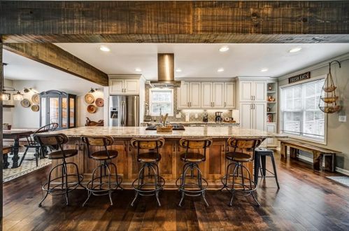 1021 Fieldstone Dr, Holly Springs, GA 30114-8431