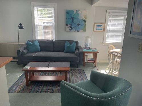 35 Warren Ave, Middletown, RI 02842-5834