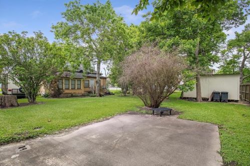 108 Kay St, Mont Belvieu, TX 77535