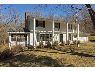 16001 Tonkawood Ct, Hopkins, MN 55345-2831