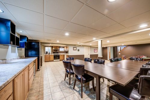 331 Ridgemoor Dr, Willowbrook IL  60527-5419 exterior