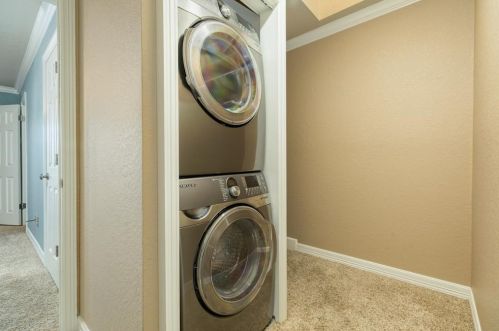 22 Mariner Village Dr, Taylor Lake Village TX 77586-5448 exterior