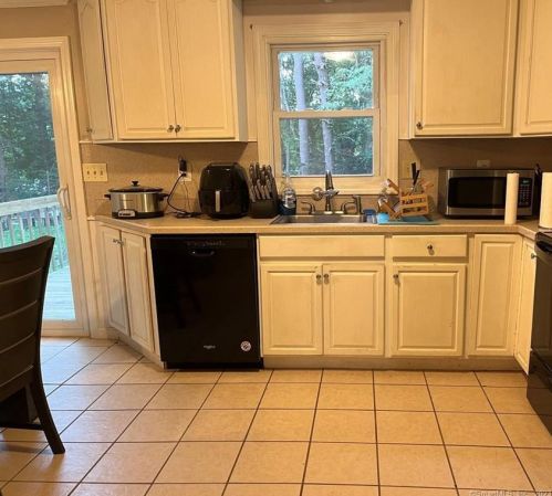 413 Dunham St, Southington CT  06489-1216 exterior