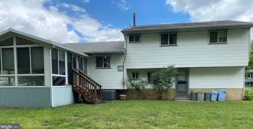 8 Academy Dr, Stratford, NJ 08084-2106
