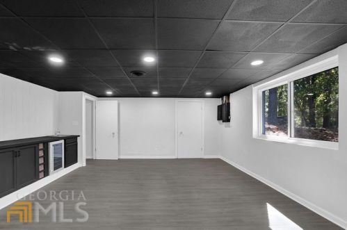 3007 Dogwood Dr, Atlanta GA  30344-3905 exterior