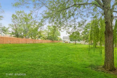 769 Whispering Oaks Dr, Palatine IL  60074-2354 exterior