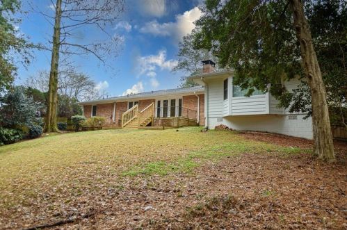 1543 Knob Hl Dr, Atlanta GA  30329-3208 exterior
