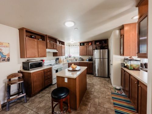 213 Parrot Ln, Santa Ana, CA 92708-5719