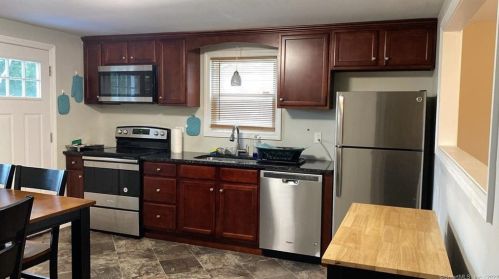 168 Pineridge Rd, Waterbury, CT 06706-2453