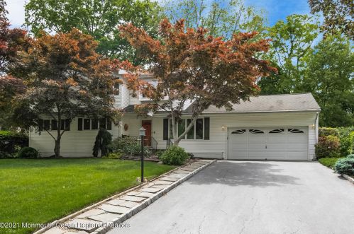 19 Knollwood Rd, Holmdel Village, NJ 07733-1424