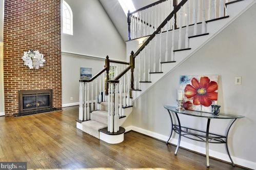 5330 36th St, Arlington, VA 22207-1816