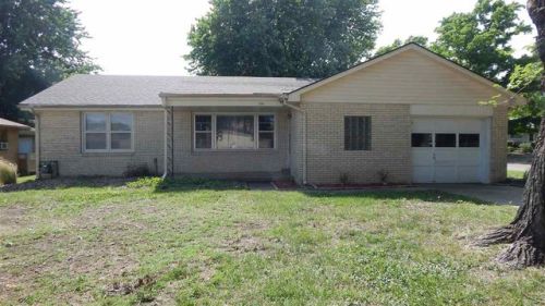 1301 Mound St, Winfield, KS 67156-4613