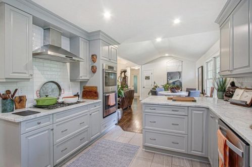 4142 Haverhill Dr, Atlanta GA  30342-3818 exterior