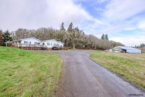 31520 5th St, Lebanon, OR 97355-9221