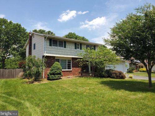 4 Handeland Dr, Trenton, NJ 08690-2209