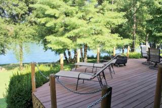 1300 Riverview Dr, Norfork, AR 72658-9035