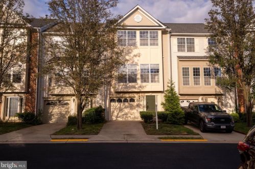 2485 Wheat Meadow Cir, Herndon, VA 20171-3055