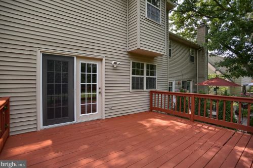 9 Mill Pond Dr, Lancaster PA  17603-7412 exterior