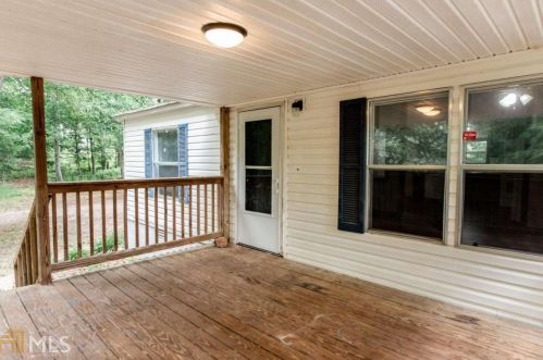 547 Woodpecker Ln, Nicholson, GA 30565-1859