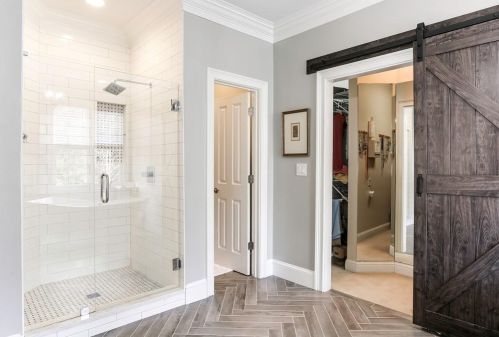 2556 Brookline Cir, Atlanta GA  30319-3693 exterior