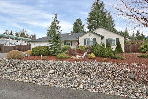 161 Warbler Ct, Allyn, WA 98524-8780