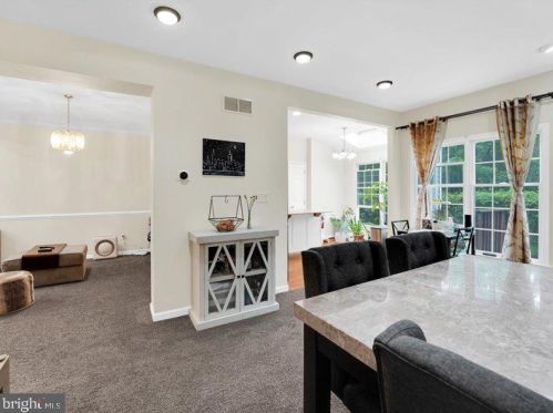 28 Caleb Ln, Princeton NJ  08540-6136 exterior