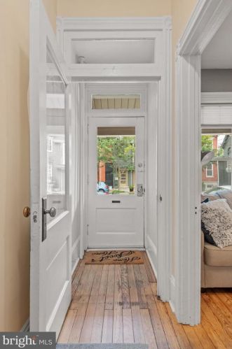 232 Walnut St, Lancaster PA  17602-2342 exterior