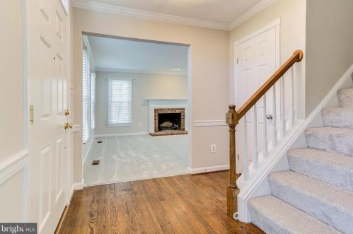 1653 York Mills Ln, Herndon, VA 20194-1619