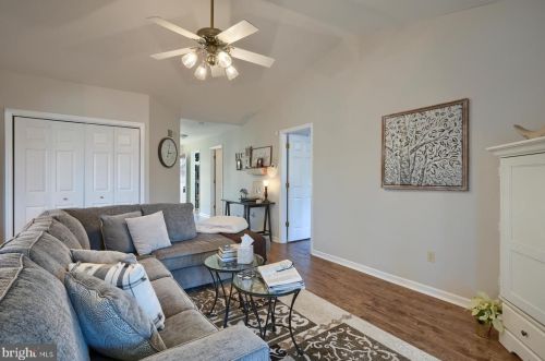 12 Mill Pond Dr, Lancaster PA  17603-7411 exterior