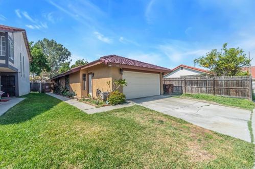 711 Aranbe Ave, Compton, CA 90220-2021