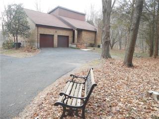 1427 Merwins Ln, Fairfield, CT 06824-1609
