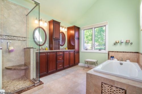 31 Drake Ct, Dover NJ  07869-4851 exterior