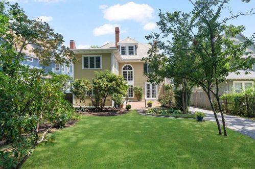 82 Taber Ave, Providence, RI 02906-4130