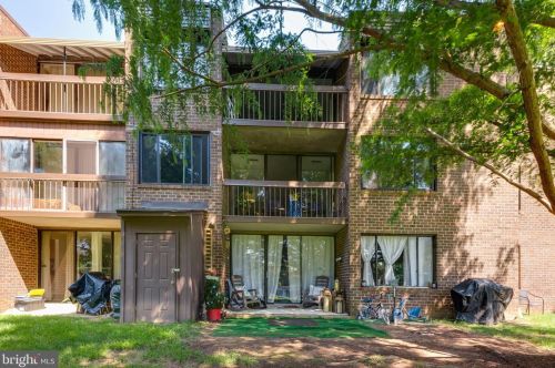 8729 Hayshed Ln, Columbia, MD 21045-2830