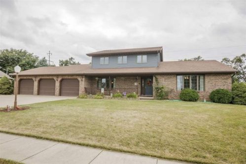 613 Taylor Dr, Vonachen Knolls, IL 61523-1375