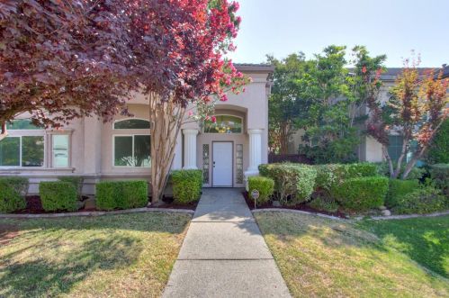 8471 Winterberry Dr, Elk Grove, CA 95624-4203