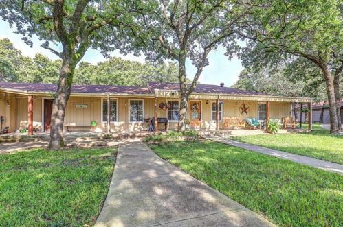 5425 Brown Ln, Fort Worth, TX 76140-7707