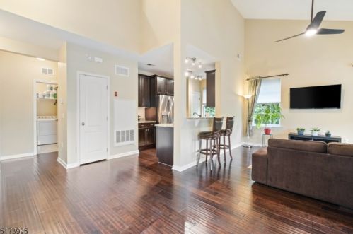 108 Stone Creek Ct, Whippany NJ  07981-2509 exterior