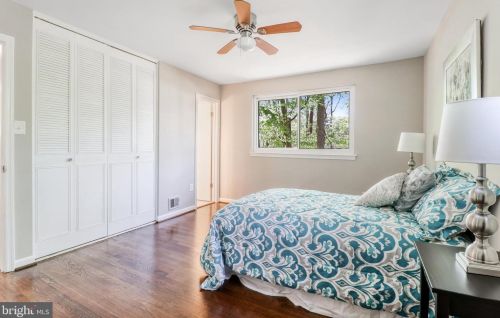 5502 Kings Park Dr, Springfield VA  22151-1106 exterior