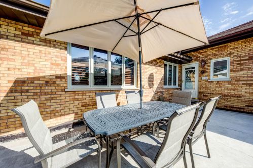 331 Ridgemoor Dr, Willowbrook IL  60527-5419 exterior