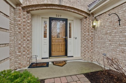 327 Rivershire Ct, Half Day, IL 60069-3815