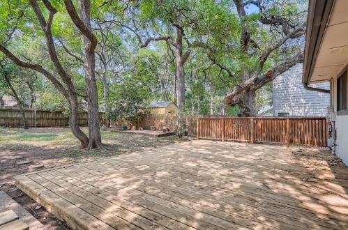 6700 Corpus Christi Dr, Austin TX  78729-7569 exterior