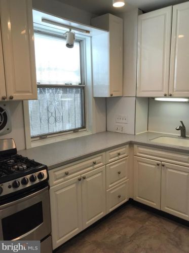 2418 Manning St, Philadelphia PA  19103-5524 exterior