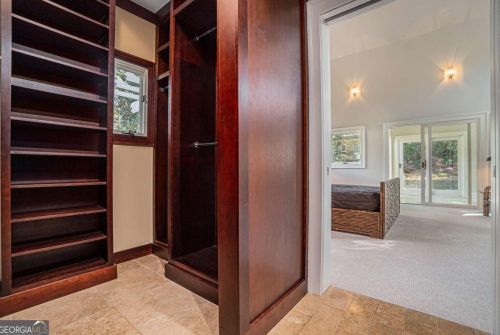 887 Berkshire Rd, Atlanta GA  30324-4929 exterior