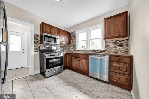 26 Crescent Blvd, Camden NJ  08108-1042 exterior