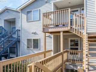 6736 Richmond Ave, Portland, OR 97203-5528