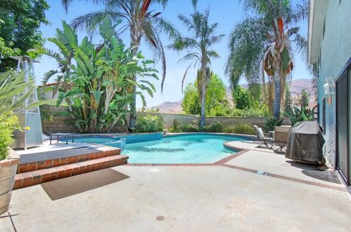 5334 Alfonso Dr, Calabasas, CA 91301-4062