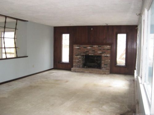 300 Bloomingdale Rd, Quaker Hill, CT 06375-1306
