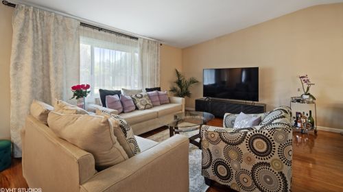 452 Carman Ave, Buffalo Grove, IL 60089-6901